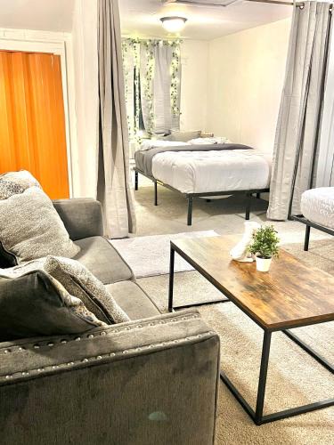 Detroit Villa | Two Bedroom Villa Studio with fireplace & Living room