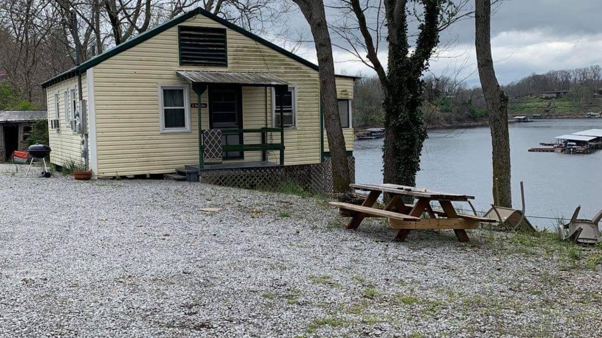 Harrodsburg House | Two Bedroom Waterfront Cabin on Herrington Lake