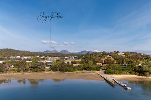 Coles Bay House | Two bedrooms family house in Coles Bay with direct access to the Swan River!