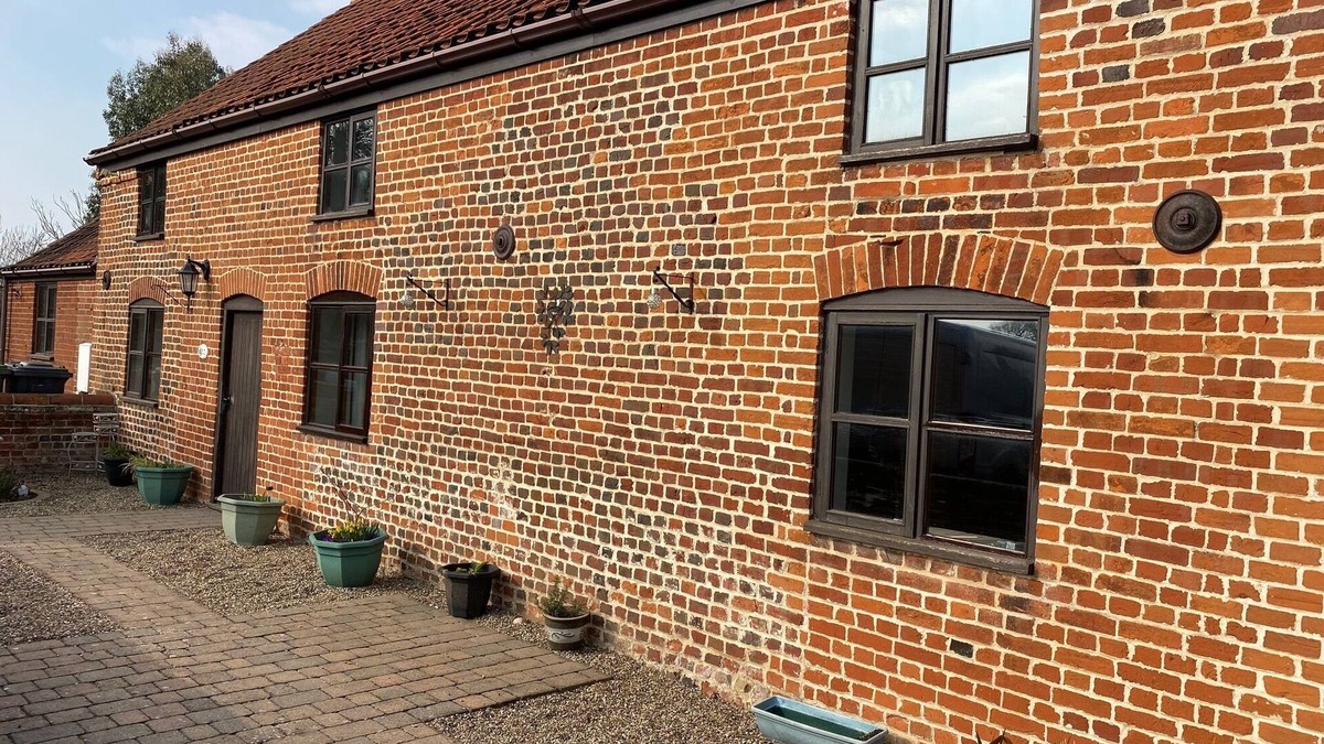 Dilham House | Two Brickground Large Victorian Cottage With Beautiful Garden