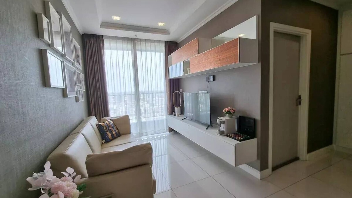 Mueang Samut Prakan District Apartment | Two BRs with few steps to BTS Green & Yellow Line