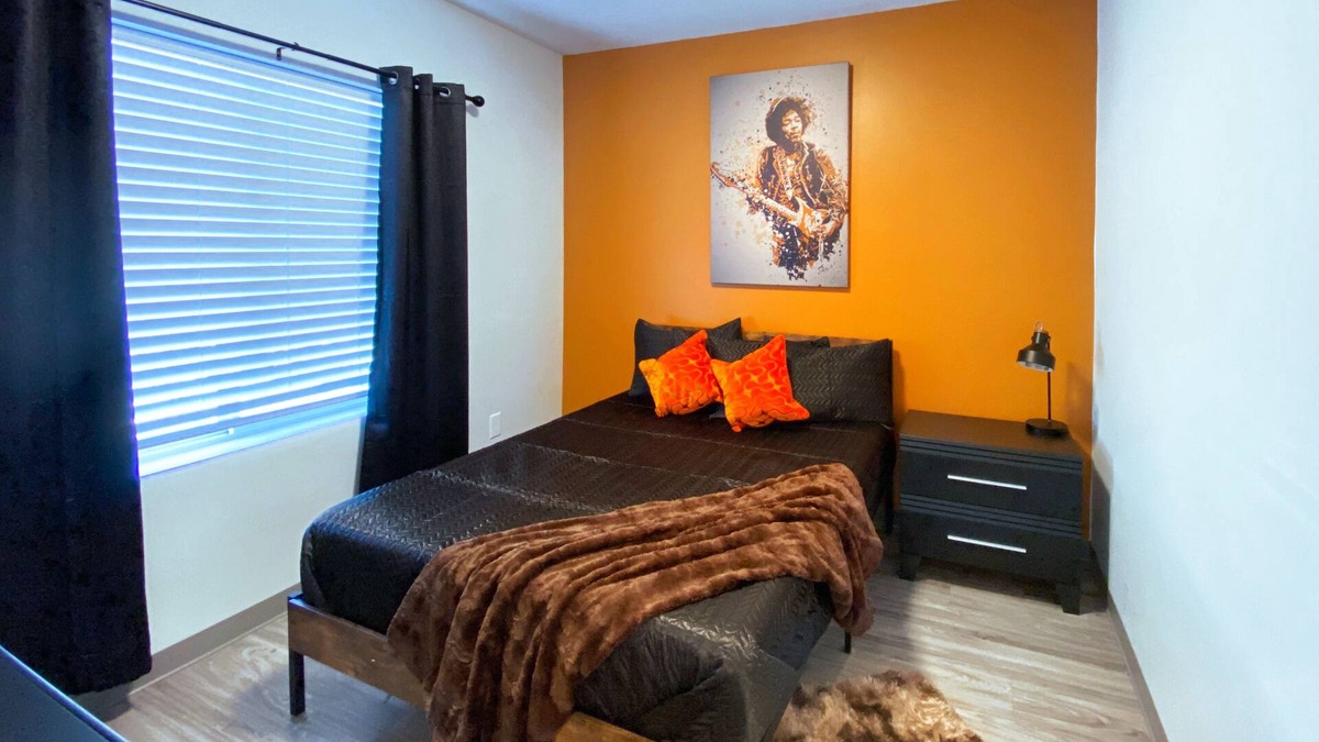 Maxwell Condo | TWO Condos! Side by Side Curated Suites! Sleeps 18! Parking!
