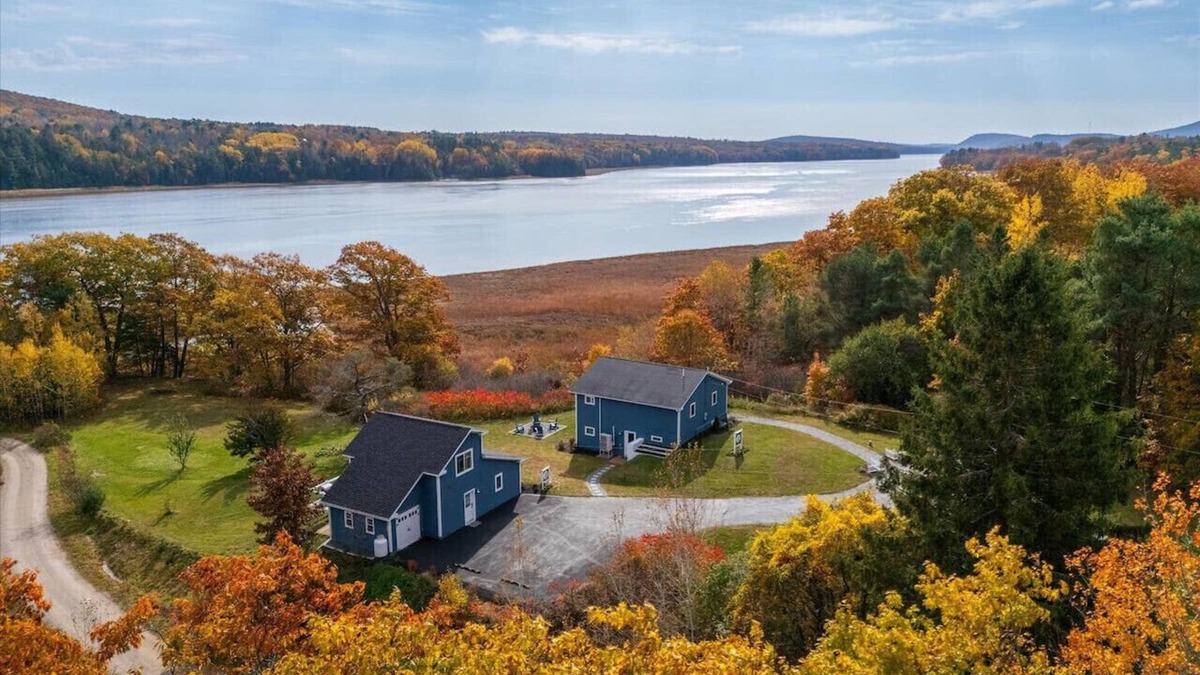 Winterport Cottage | Two Cottages on the River near Acadia