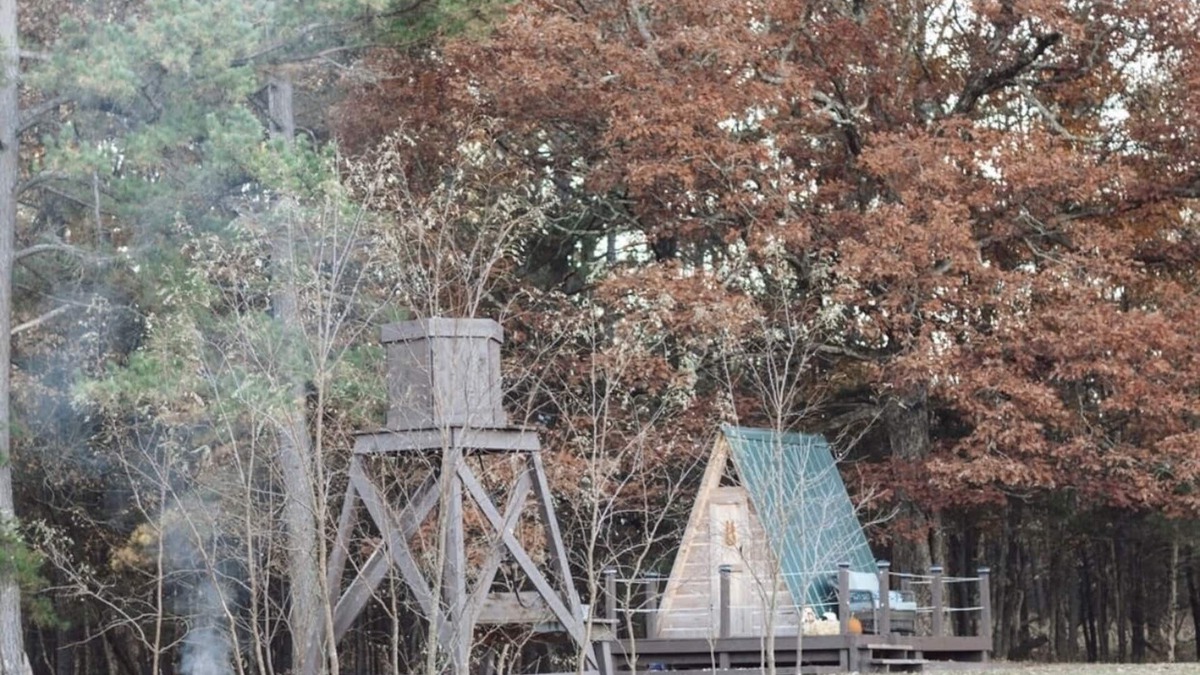 Kingston RV Rental | Two cozy pods with water tower