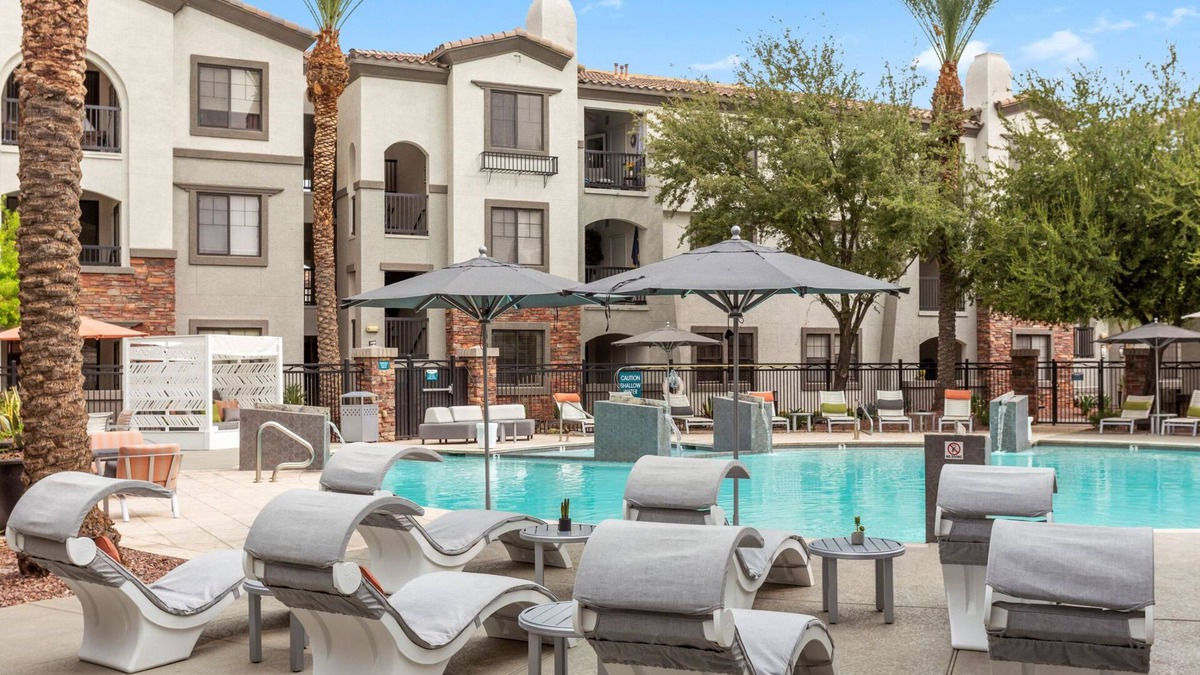 Glendale Sports and Entertainment District Apartment | TWO CozySuites Apartment DowntownChandler