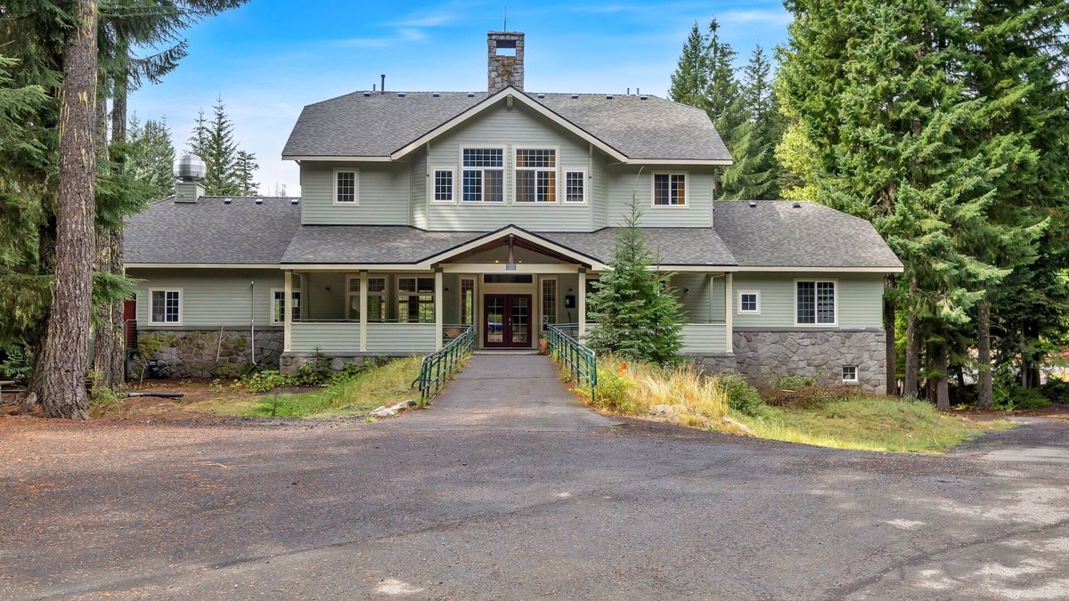 Government Camp Cabin | Two Government Camp Lodge's Hot Tubs, Room for the Whole Family!
