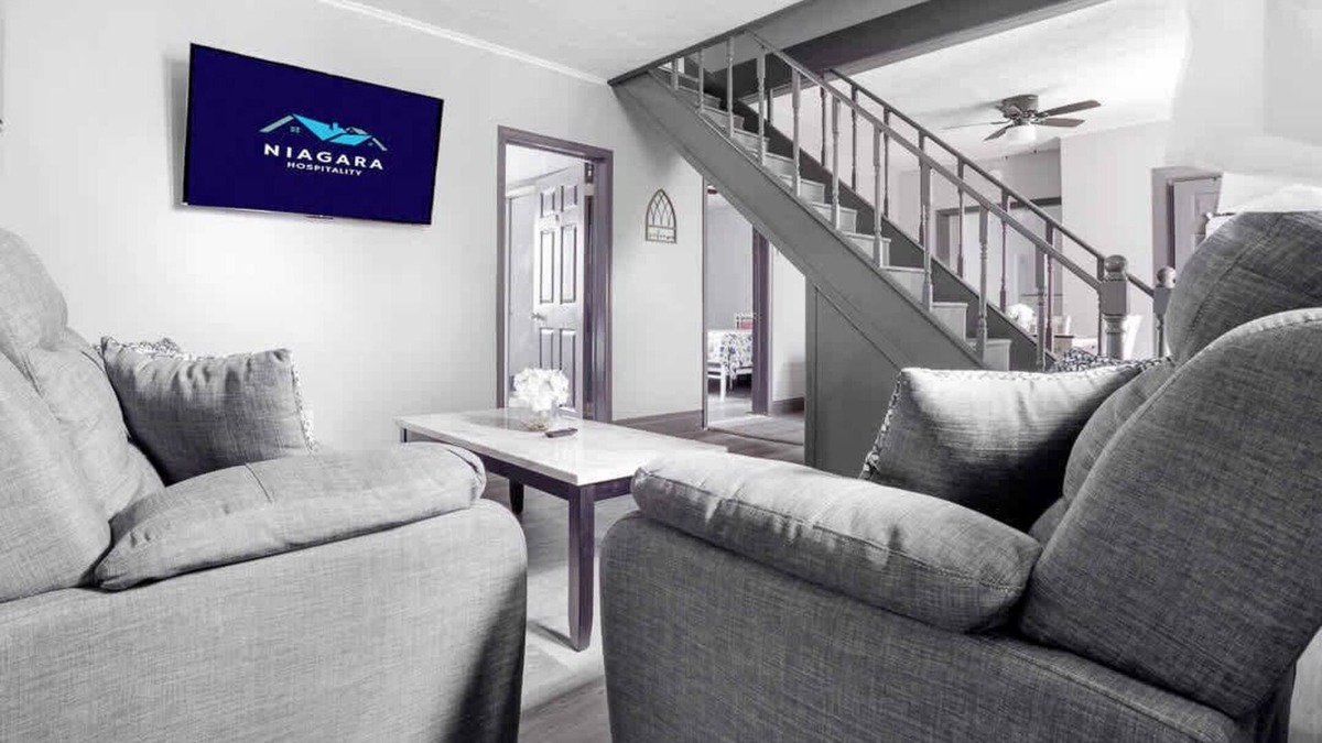 Downtown Niagara Falls House | TWO Homes–11BR Sleeps 22-Near Niagara Falls USA
