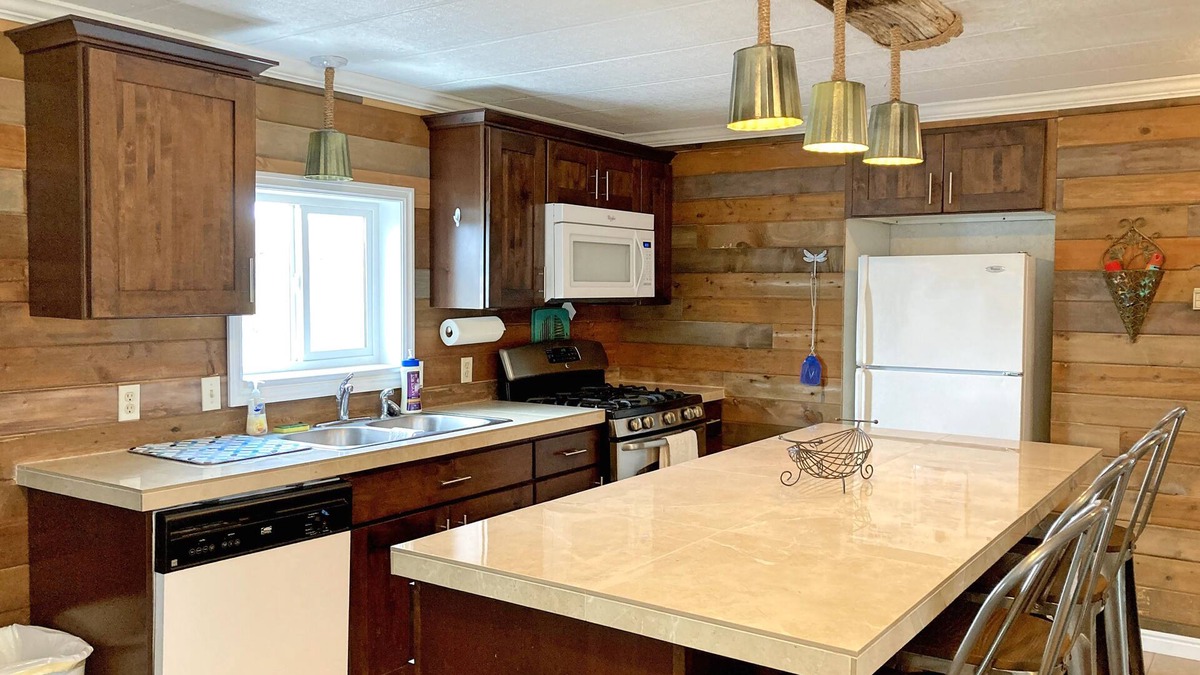 Dingle House | TWO HOMES 20 min from Bear Lake, sleeps 30 +RV