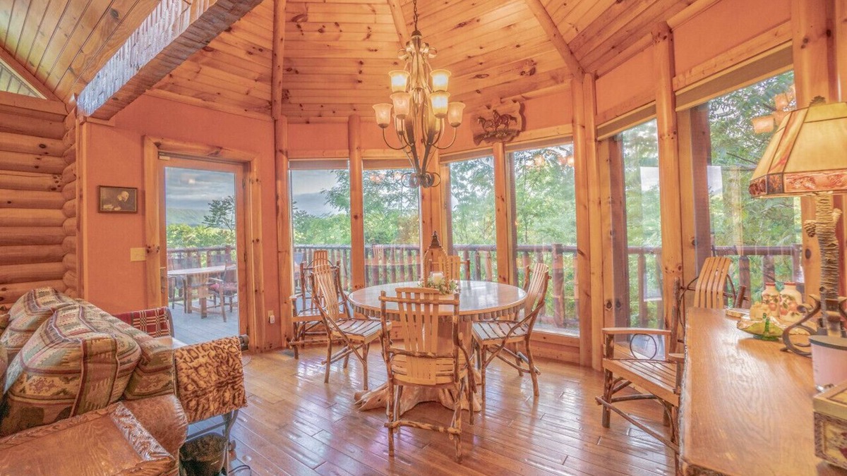 Dandridge House | Two Homes Lodge & Barn · 2 HOMES on Douglas Lake - Smoke Rise Lodge & Barn
