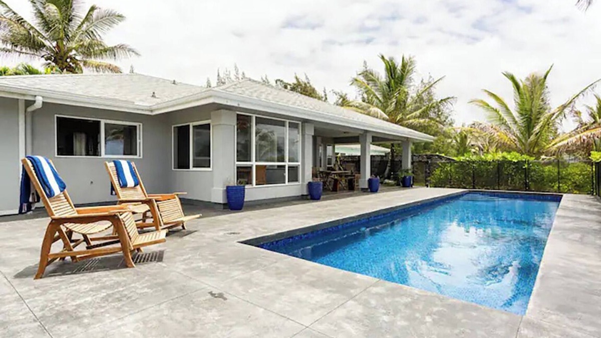Kapoho House | Two homes on the ocean with a private saltwater pool.