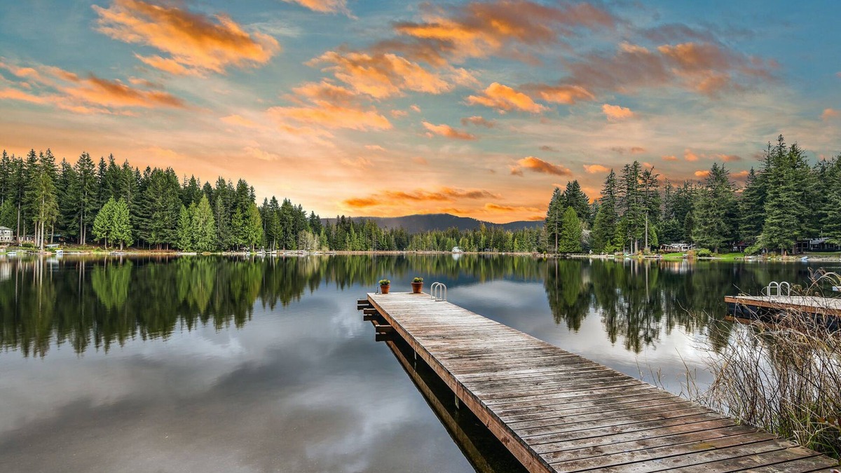 Fall City Cabin | Two lakefront cabins with two docks, kayaks, 100' of waterfront, deck, & firepit