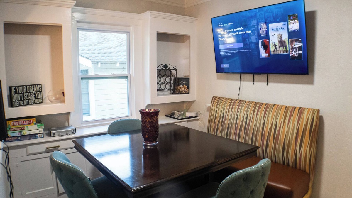 Birmingham House | Two levels of entertainment!