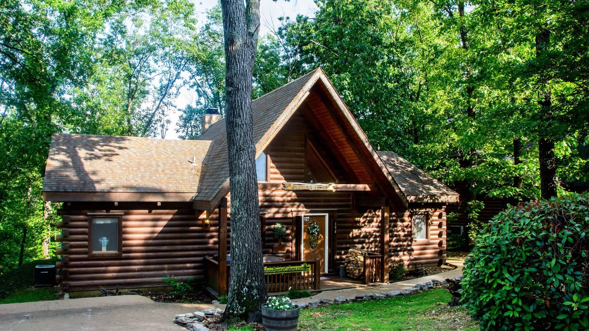 Branson Cedars Cabin | Two Master Suites, Great for 2 couples, Walking distance to Thunder Ridge Arena