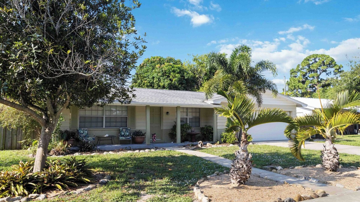 Rockledge House | Two Palms Heated Pool Retreat