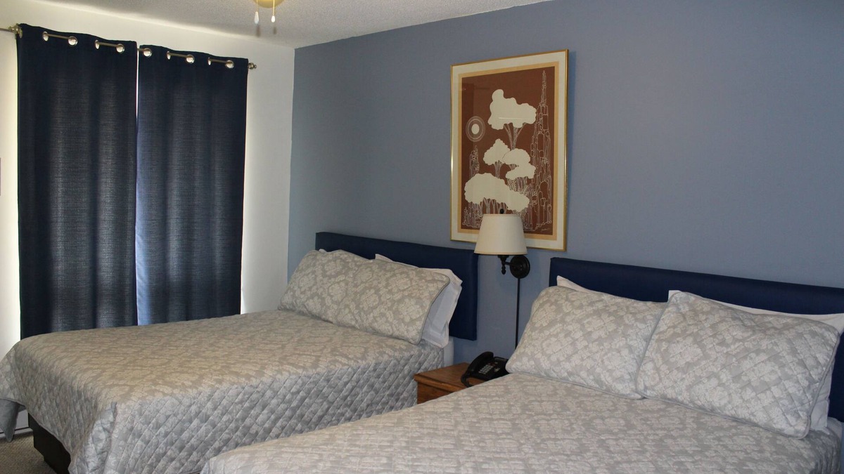 Papineau-Cameron Hotel | Two Rivers Motel