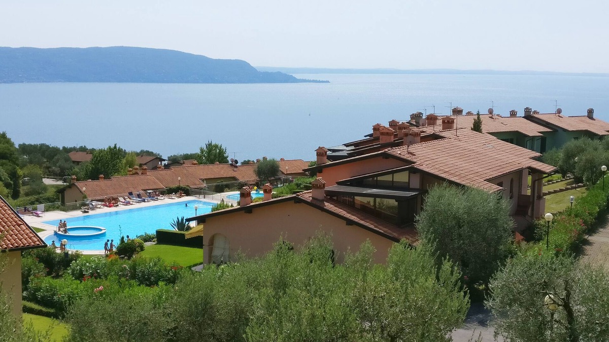 Gaino Apartment | Two-room apartment with fantastic views of Gaino on Lake Garda