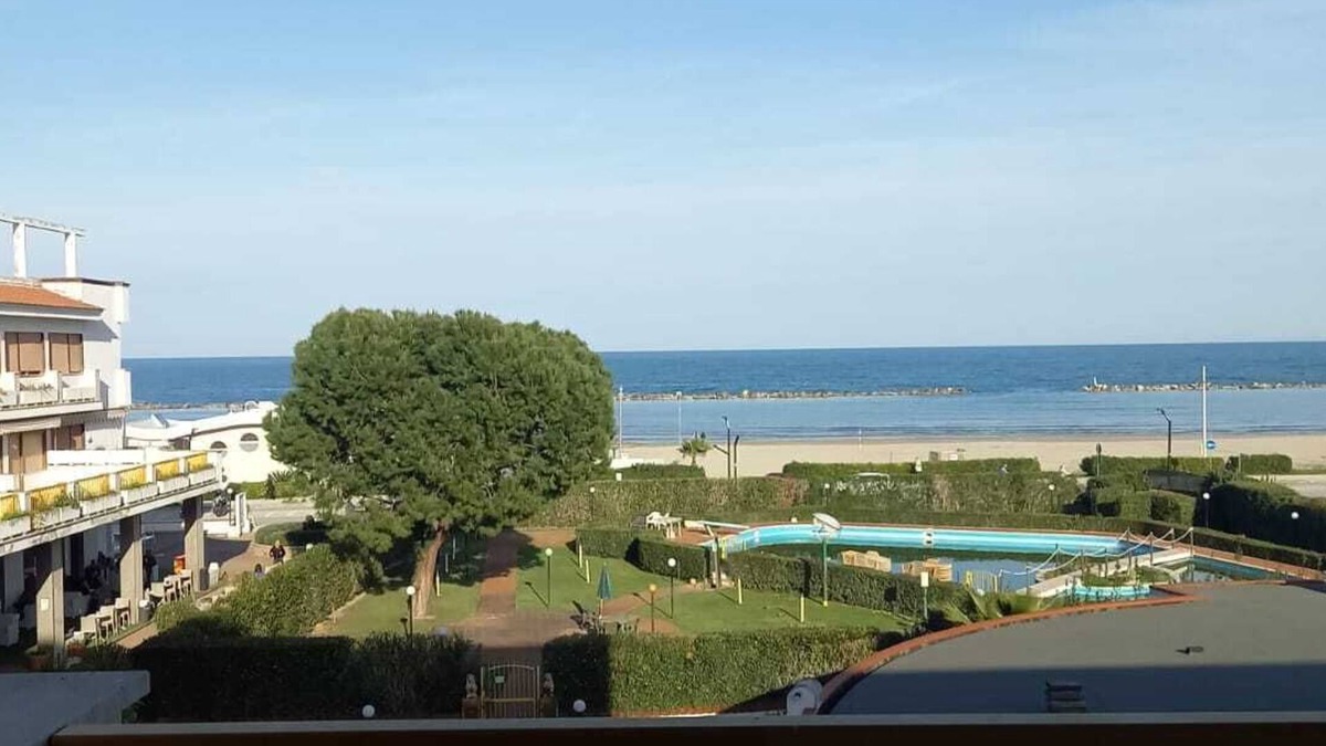 Villa Rosa Apartment | Two-room beachfront apartment sleeps 4 in park with pool in Villa Rosa (TE)