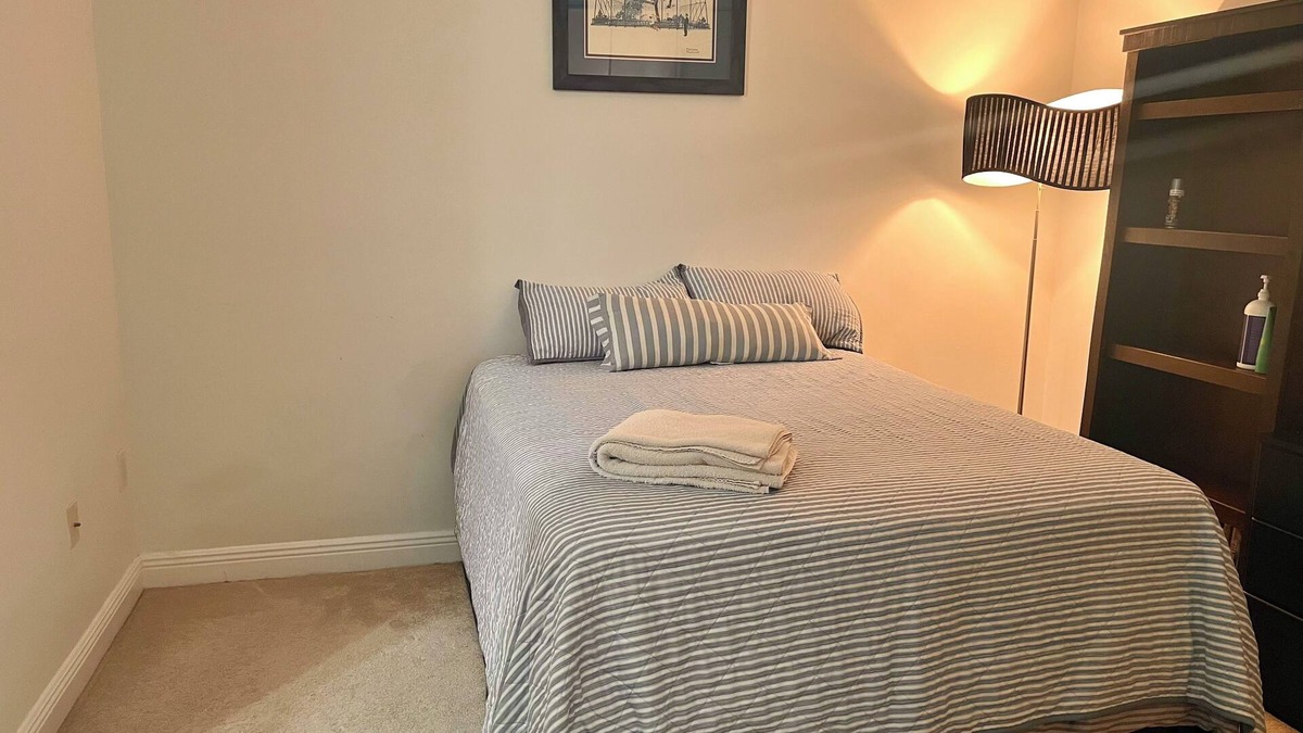 Riverside Park Apartment | Two rooms with private bathroom in shared house