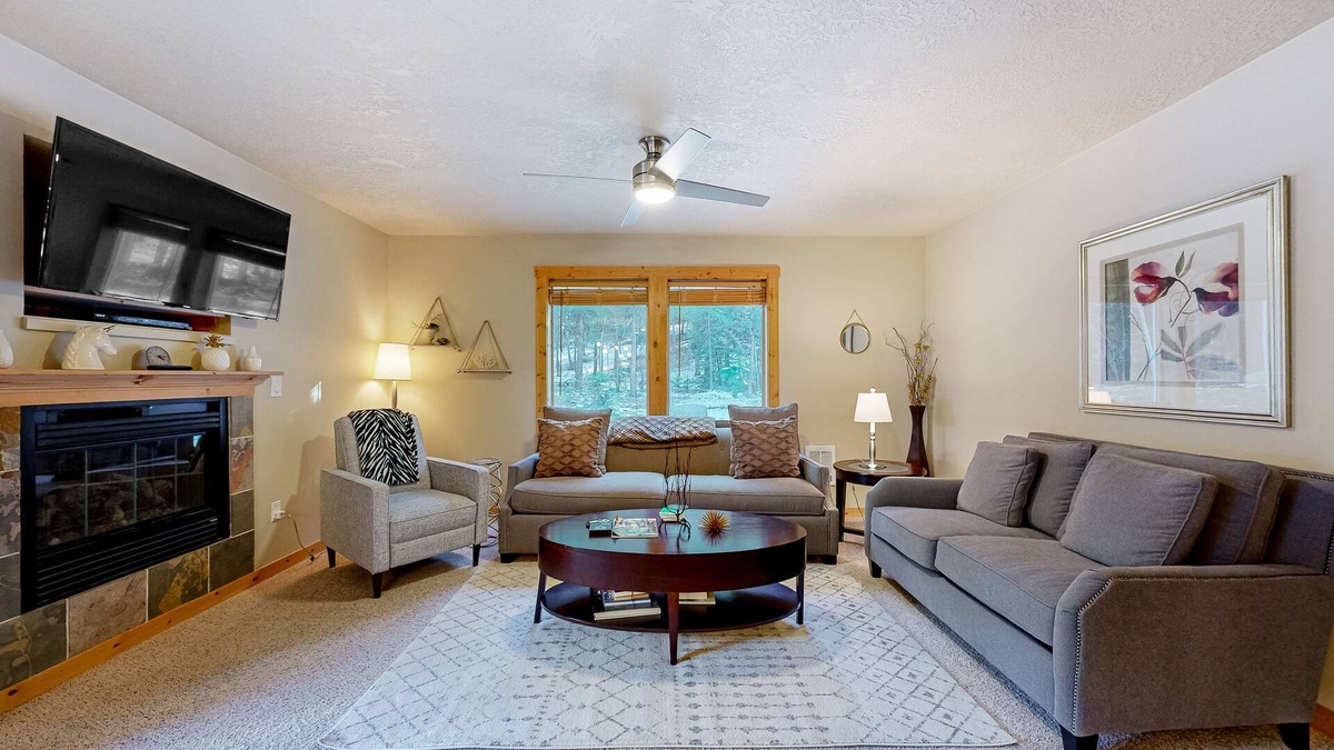 McCall Condo | Two-story condo with great patio, blocks to downtown & Payette Lake