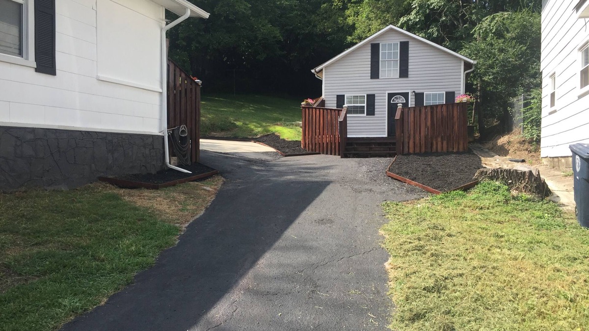 East Ridge House | Two story house requires 30+ day booking