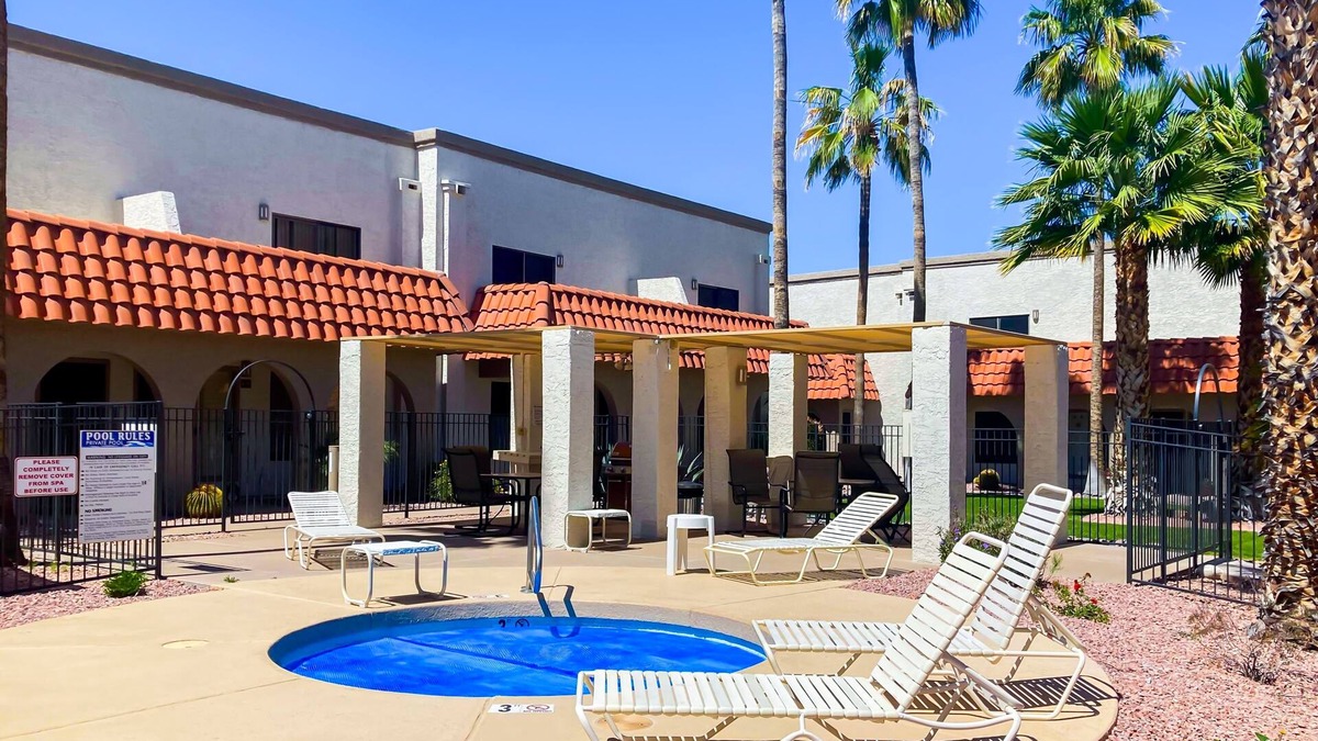 Town Center Condo | Two-story mountain view condo with furnished terrace, fast WiFi, hot tub, & pool