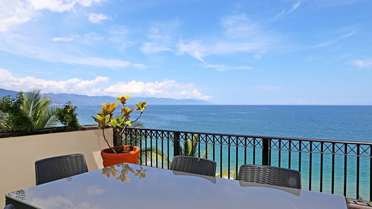 Colonia 5 de Diciembre Condo | ❤️TWO STORY PENTHOUSE/BEACHFRONT/AMAZING SUNSETS/SUN-FILLED POOL/DOWNTOWN