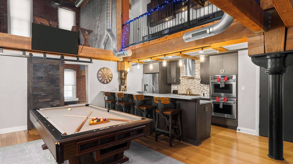 Wholesale District Apartment | Two Story Penthouse - Walk to the Convention Ctr