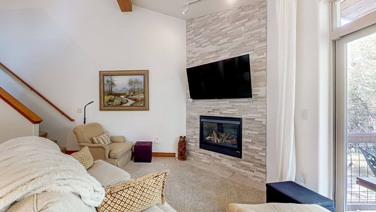 Willow Grove Condo | Two-story, riverfront condo with balcony & fireplace - close to everything
