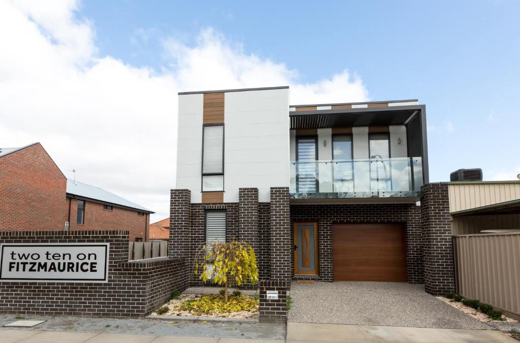 Wagga Wagga Apartment | TWO TEN Sleeps 10! Luxury CBD Accommodation