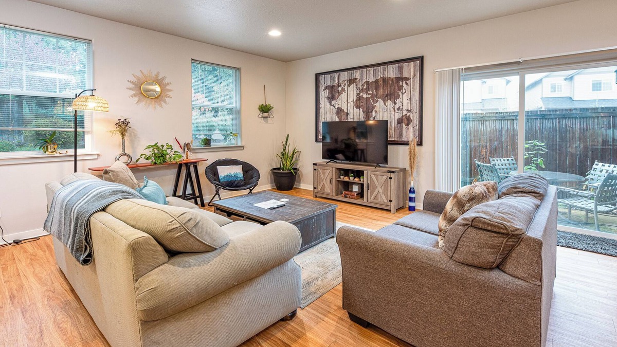 Corvallis House | TWO townhomes for your giant group!