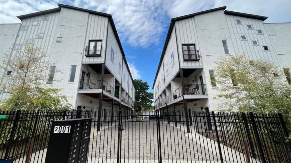 Hillsboro West End House | Two Townhomes – Rooftop Patios – Hillsboro Village