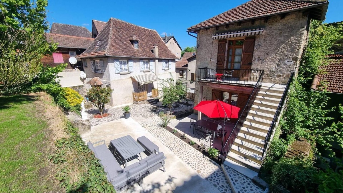 Beaulieu-sur-Dordogne House | Two vacation homes on the property
