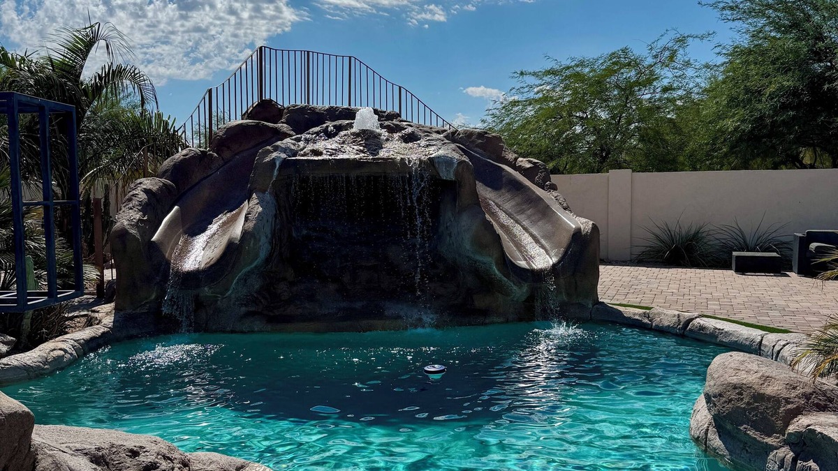 Gold Canyon House | TWO Water slides, Pickleball Court, mini golf, lawn Chess