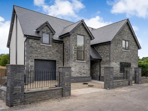 Ammanford House | Ty Afon Reg - Uk38509