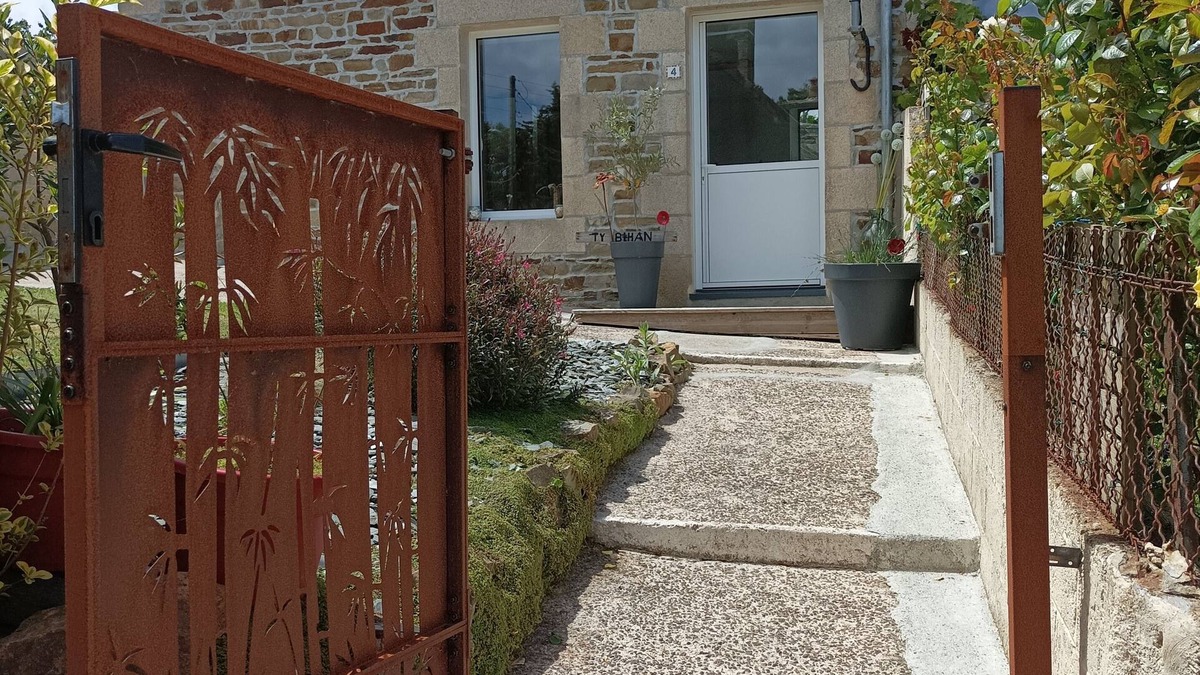 Lezardrieux House | Ty Bihan Lézard - Quiet house with garden close to the village, beach and port