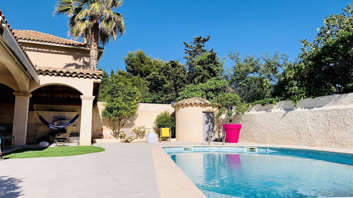 Vielle-Chapelle Villa | Ty'Bonheurs - sleeps 8 - garden pool sea