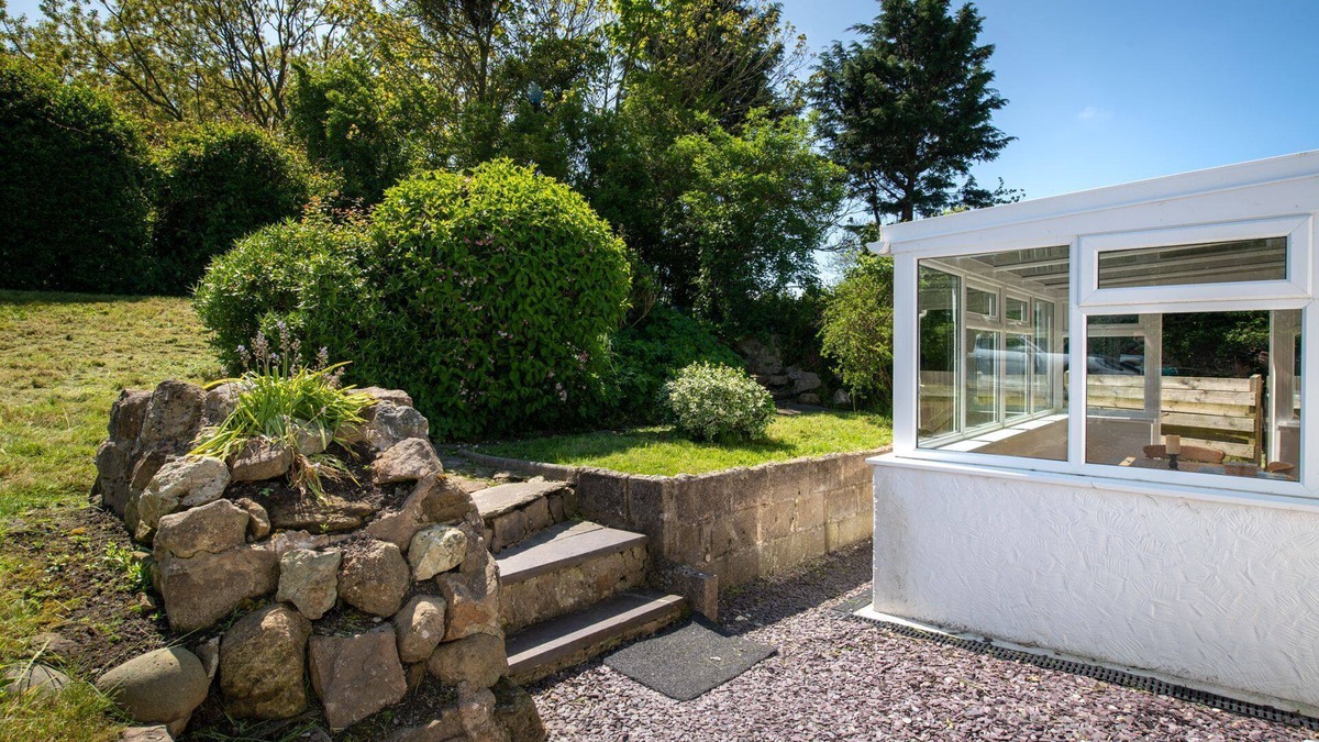 Malltraeth House | Ty Capel Bach: 3‑Bed Bungalow Sleeping 6 in Hermon | Managed by Anglesey Holiday Lettings