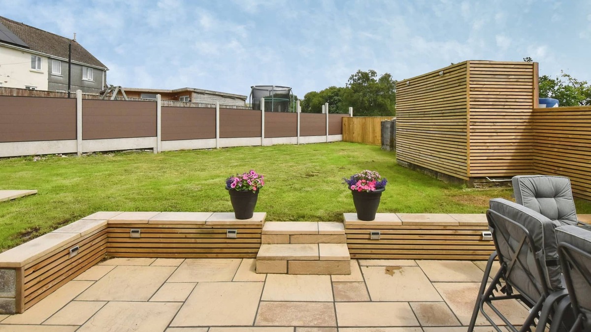 Margam Cottage | TY DRWS NESAF, pet friendly, with open fire in Cwmllynfell