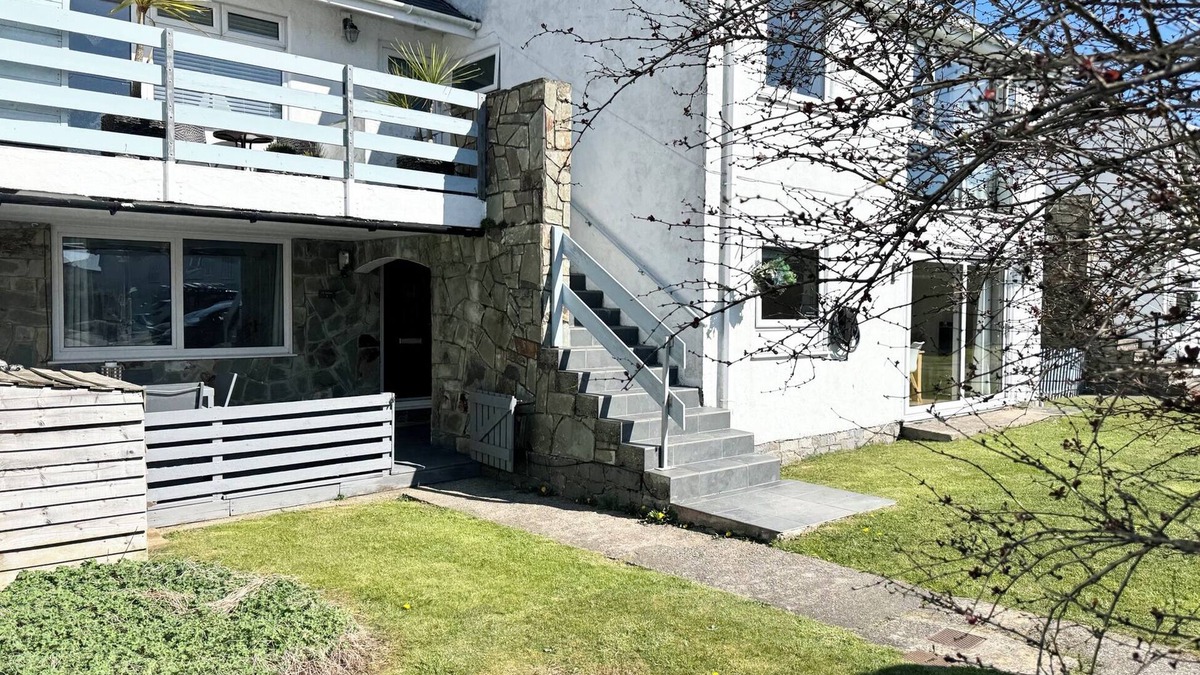 Llanbedrog Cottage | TY GOLAU, pet friendly, country holiday cottage in Llanbedrog