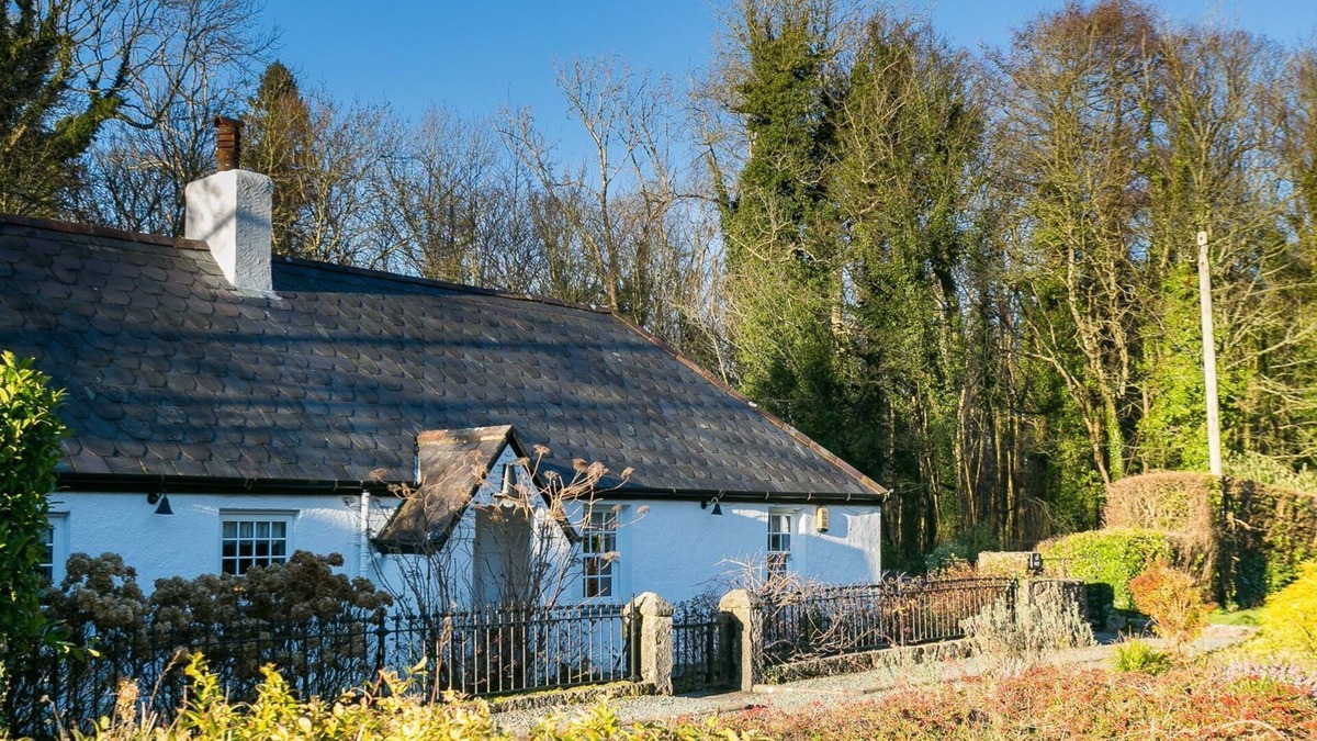 Llanddaniel Fab Cottage | Ty Het - sleeps 4 guests in 2 bedrooms