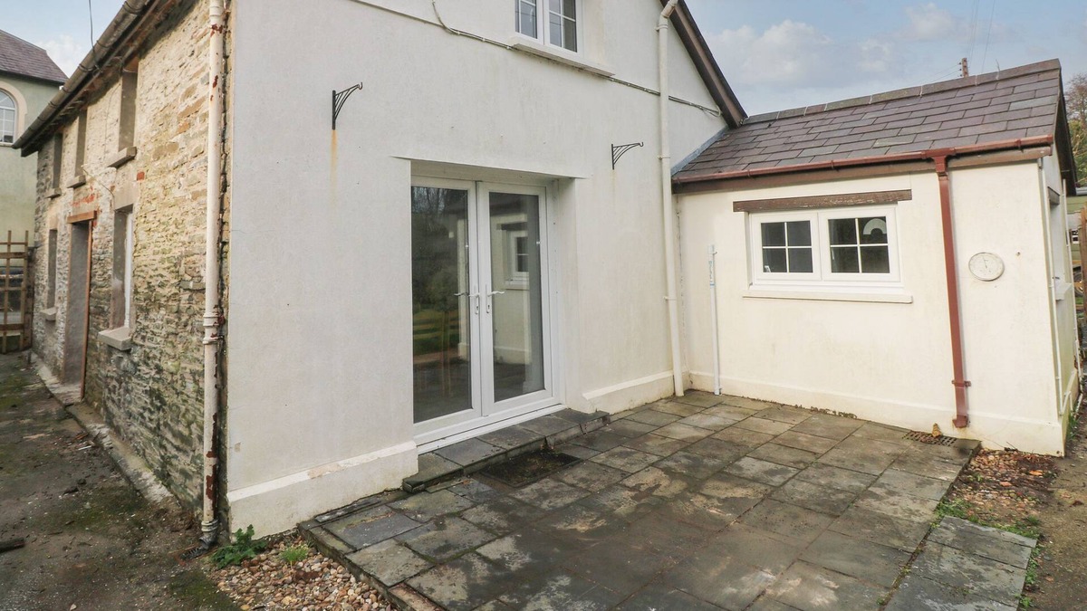 Llanpumsaint Cottage | TY NEWYDD, pet friendly, character holiday cottage in Carmarthen