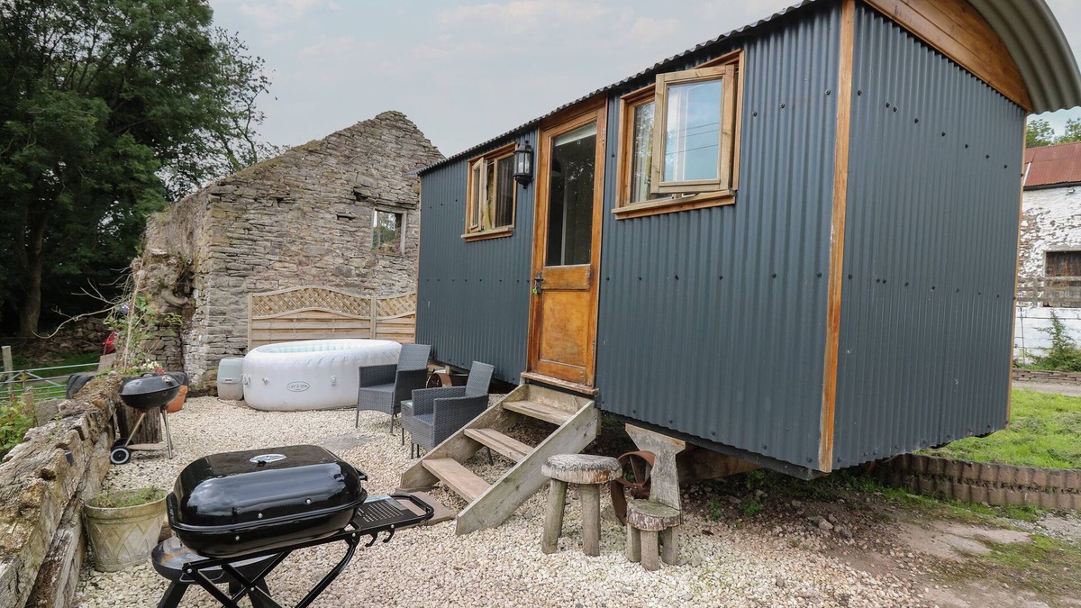 Talybont-on-Usk Cottage | TY OLWYN BACH, pet friendly, with a garden in Tal-Y-Bont-On-Usk