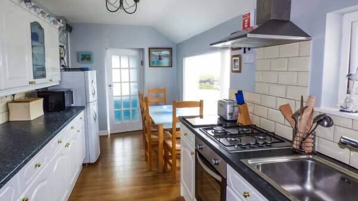 Trearddur Bay Cottage | Ty'r Enfys Bach - Upper
