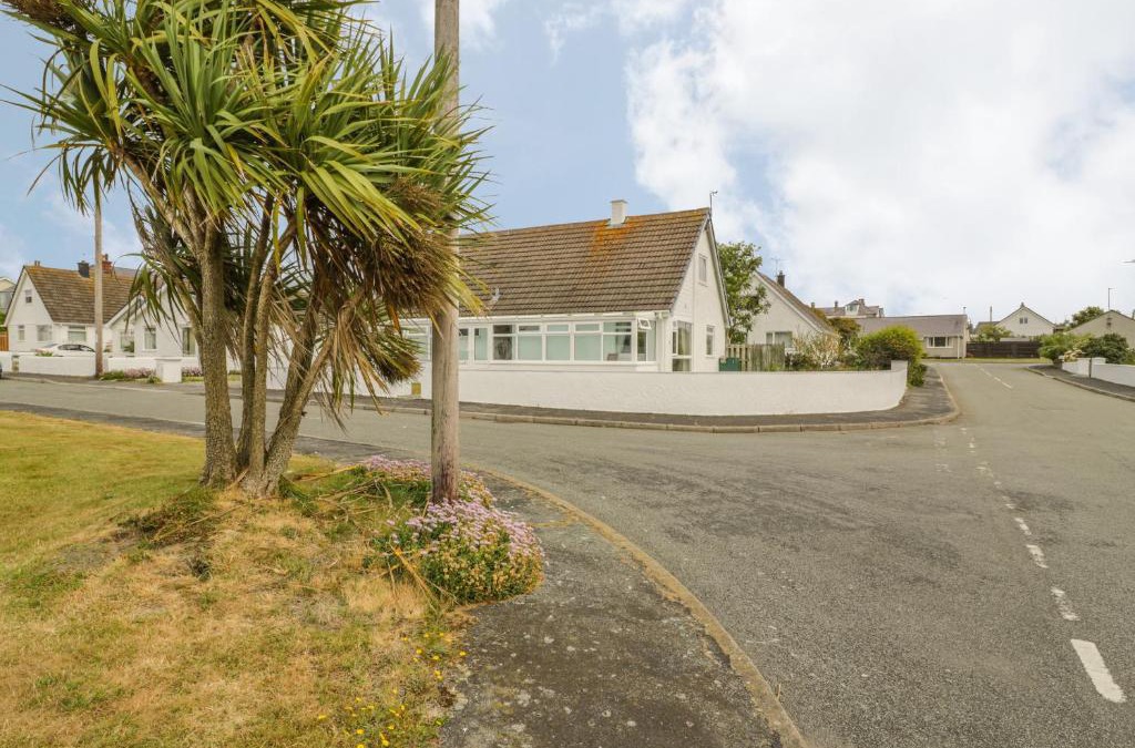 Rhosneigr House | Ty Taid