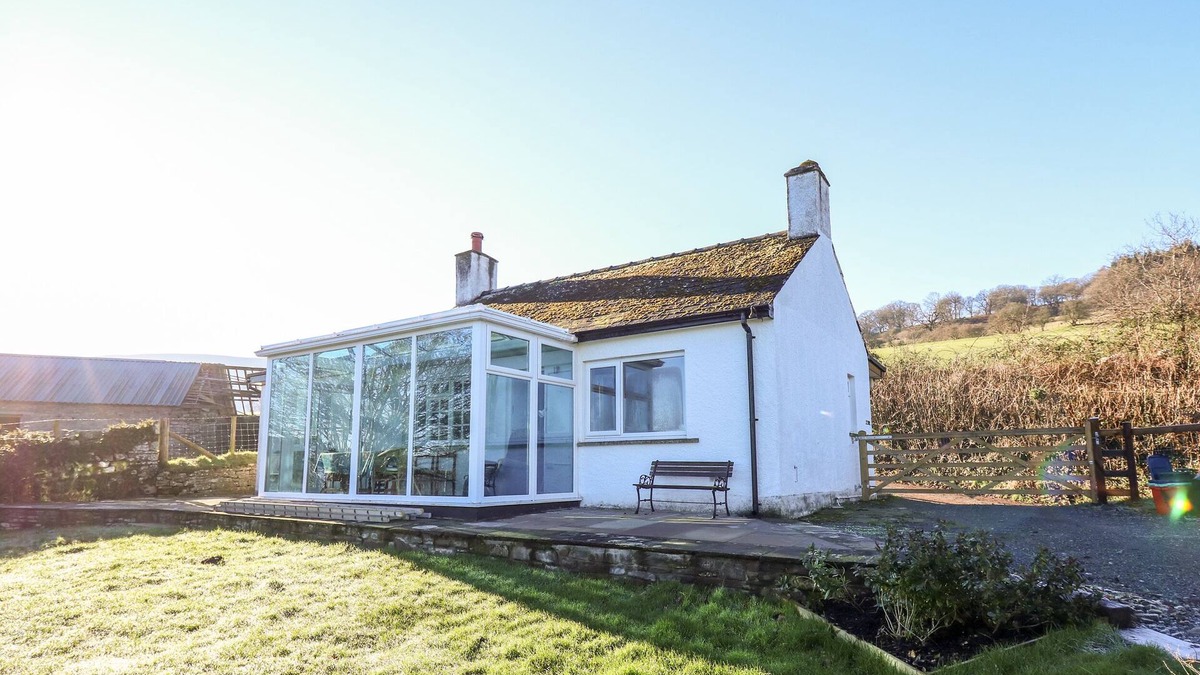 Llanfihangel Tal-y-llyn House | TY TWMP/TUMP COTTAGE, with a garden in Tal-Y-Bont-On-Usk