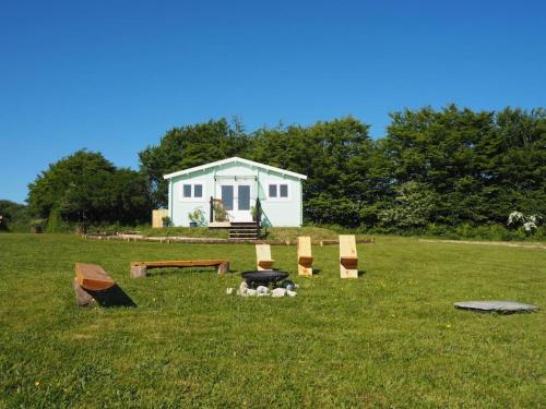 Carmarthen Ski Chalet | Ty Twt