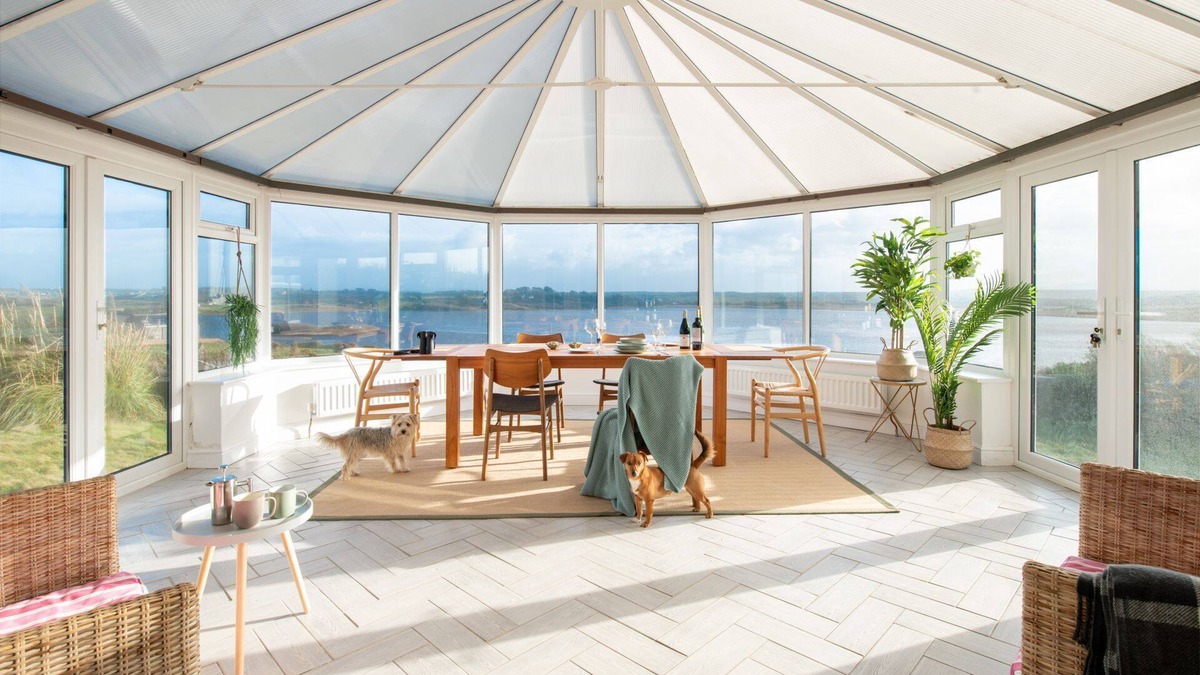 Rhosneigr House | Tyn Pwll: 5‑Bed Detached House Sleeping 10 in Rhosneigr | Managed by Anglesey Holiday Lettings