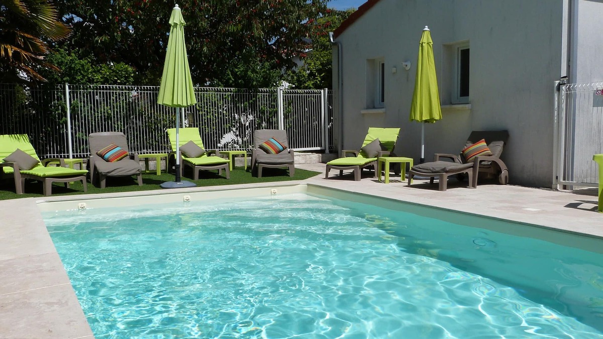 La Rochelle House | Typical and relaxing house with heated swimming pool near down town La Rochelle