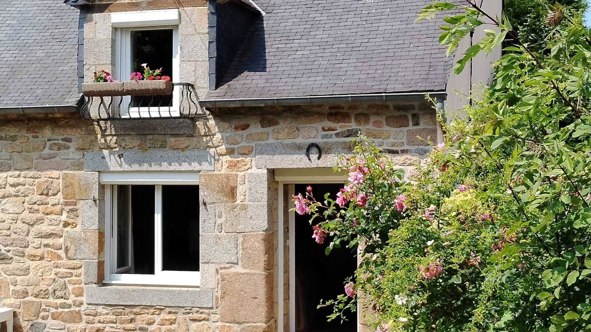 Plelo Cottage | Typical Breton house with garden near the sea and the Bay of Saint Brieuc