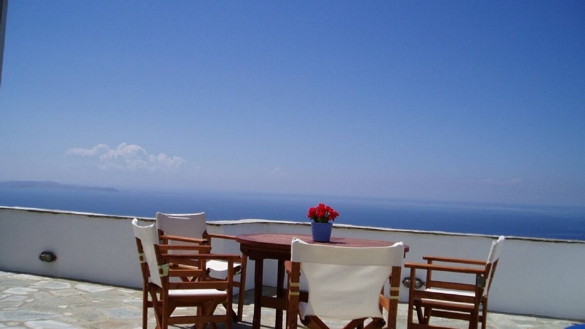 Tinos Villa | Typical charming Cyclades house with a stunning view on the sea